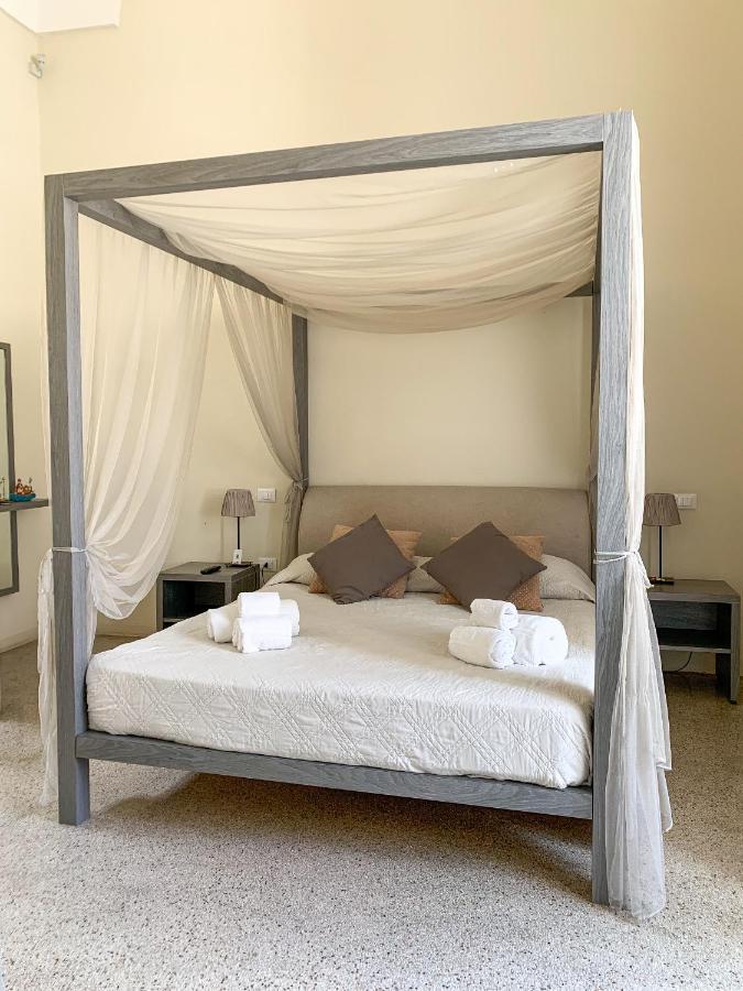 4 Balconi Rooms-Boutique B&B Lecce Exterior foto