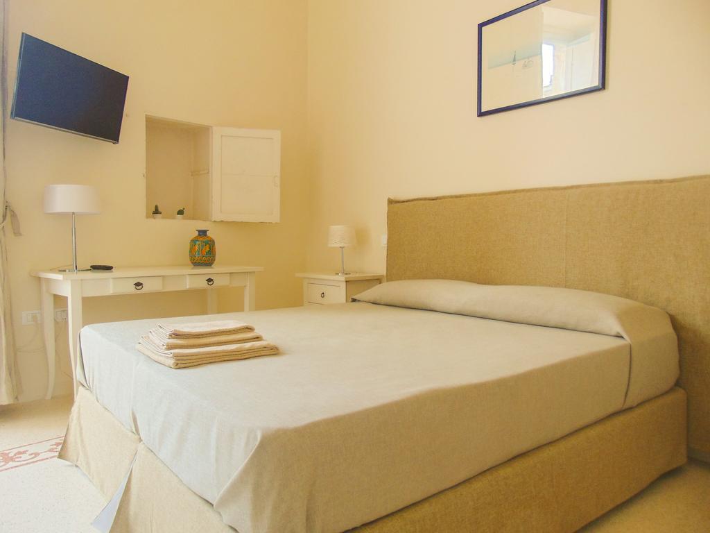 4 Balconi Rooms-Boutique B&B Lecce Exterior foto